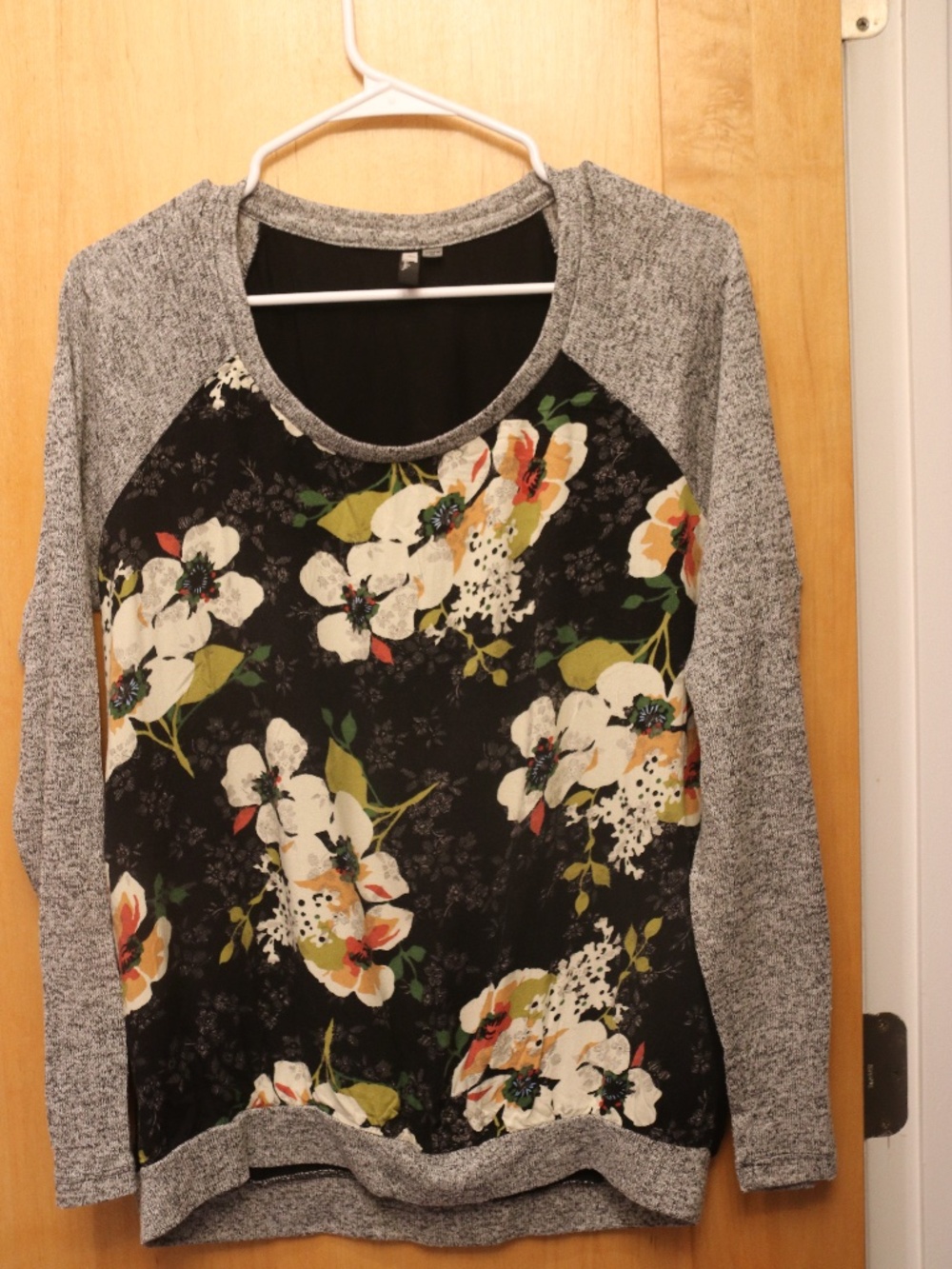 Kut From the Kloth, Long Sleeve Two Tone Flower Top, size Medium